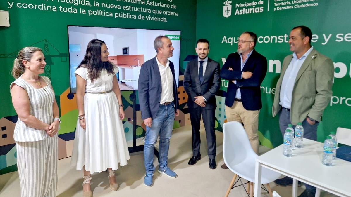 Fotografía que ilustra la noticia: Asturias pacta con los constructores 400 viviendas protegidas para 2027 y revisa el módulo de VPO