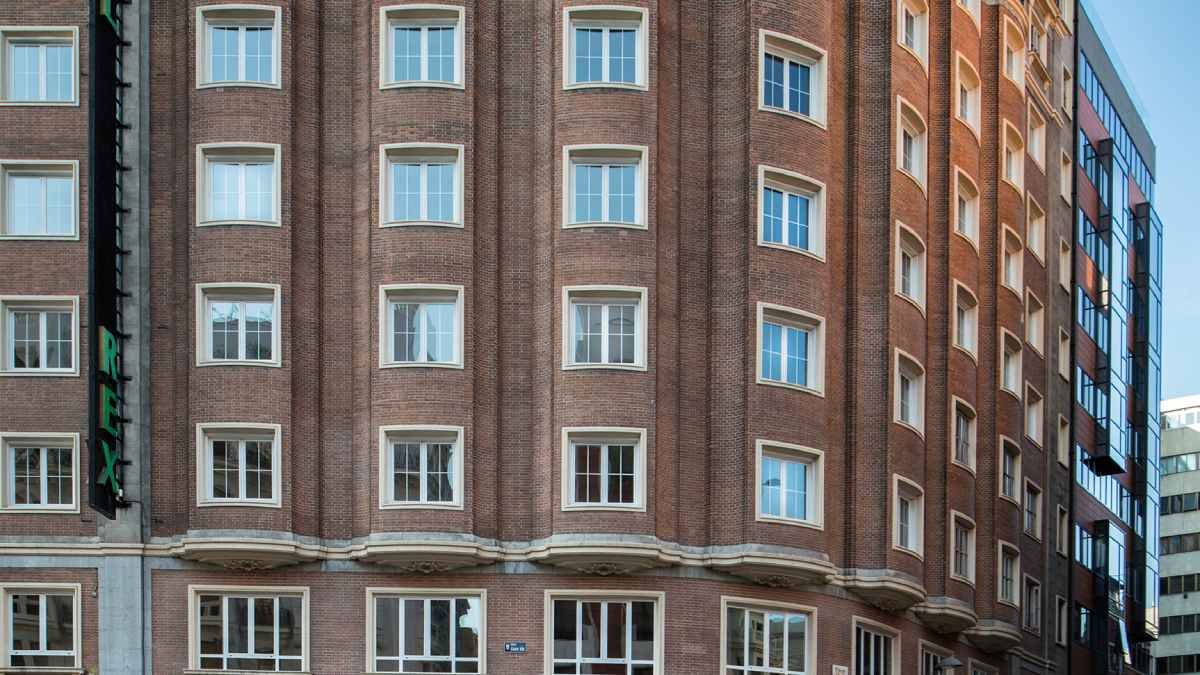 Fotografía que ilustra la noticia: BNP vende por más de 80 millones el inmueble de Gran Vía 43, que alberga el hotel Room Mate Macarena