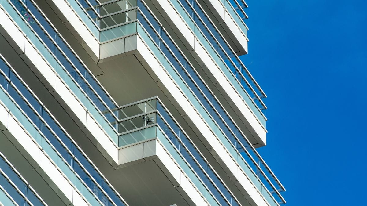 Fotografía que ilustra la noticia: El 77% del parque residencial madrileño suspende en eficiencia energética: las letras E, F y G dominan el certificado