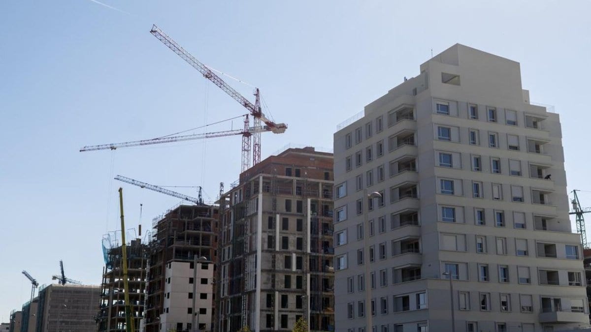 Fotografía que ilustra la noticia: El ICO activa un nuevo instrumento de financiación para la vivienda protegida en alquiler asequible