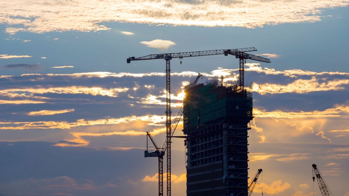 Fotografía que ilustra la noticia: El sector constructor pierde 100.400 oficiales en un año y su renovación cae al 3,84%, el mínimo histórico