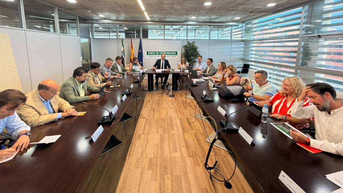 Fotografía que ilustra la noticia: Extremadura movilizará 951 millones hasta 2030 con un plan de vivienda que prioriza el acceso de los jóvenes