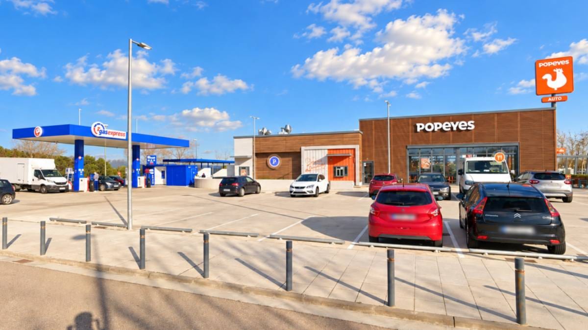Fotografía que ilustra la noticia: Hermes Properties vende un activo comercial en Puerto Venecia tras asegurar su explotación