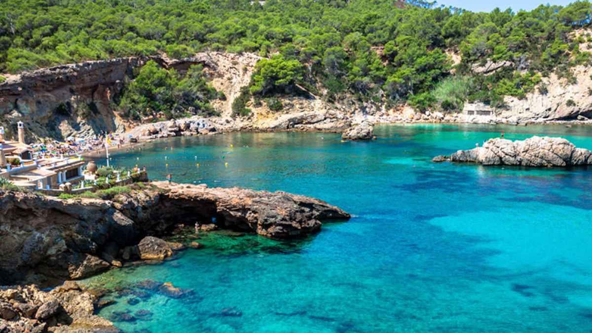 Fotografía que ilustra la noticia: Izilend financia con 54 millones las residencias de Six Senses Ibiza y alcanza los 1.000 millones prestados