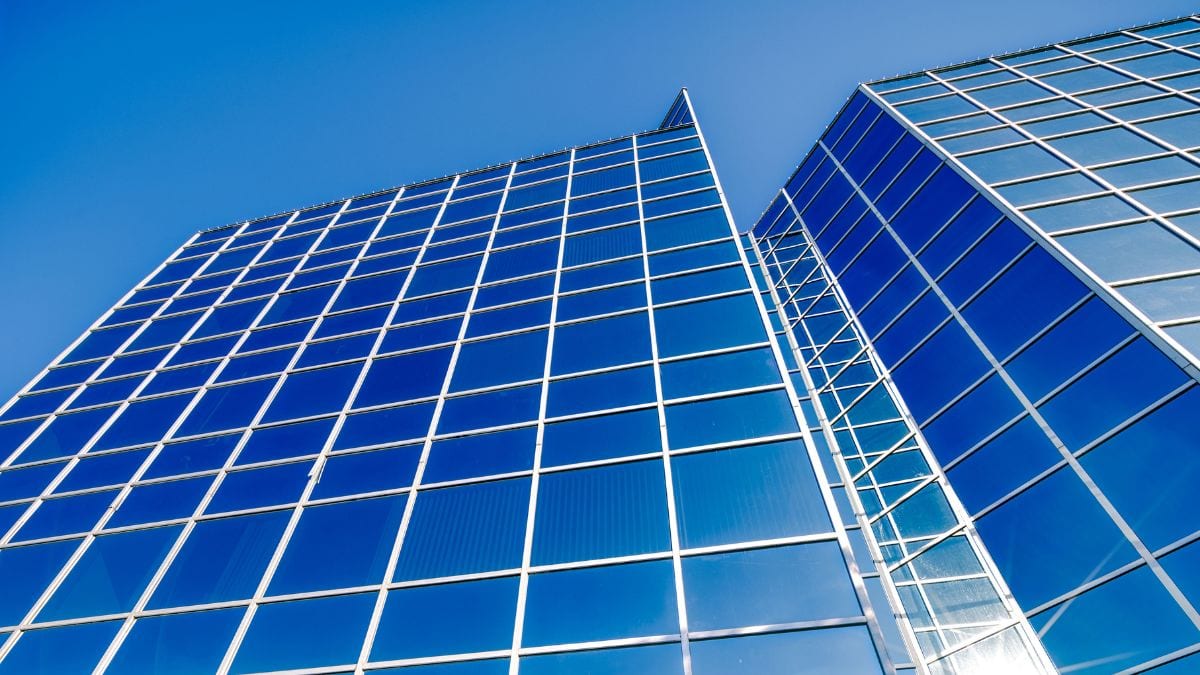 Fotografía que ilustra la noticia: La construcción sostenible se consolida como escudo financiero frente al 'brown discount' en el sector inmobiliario