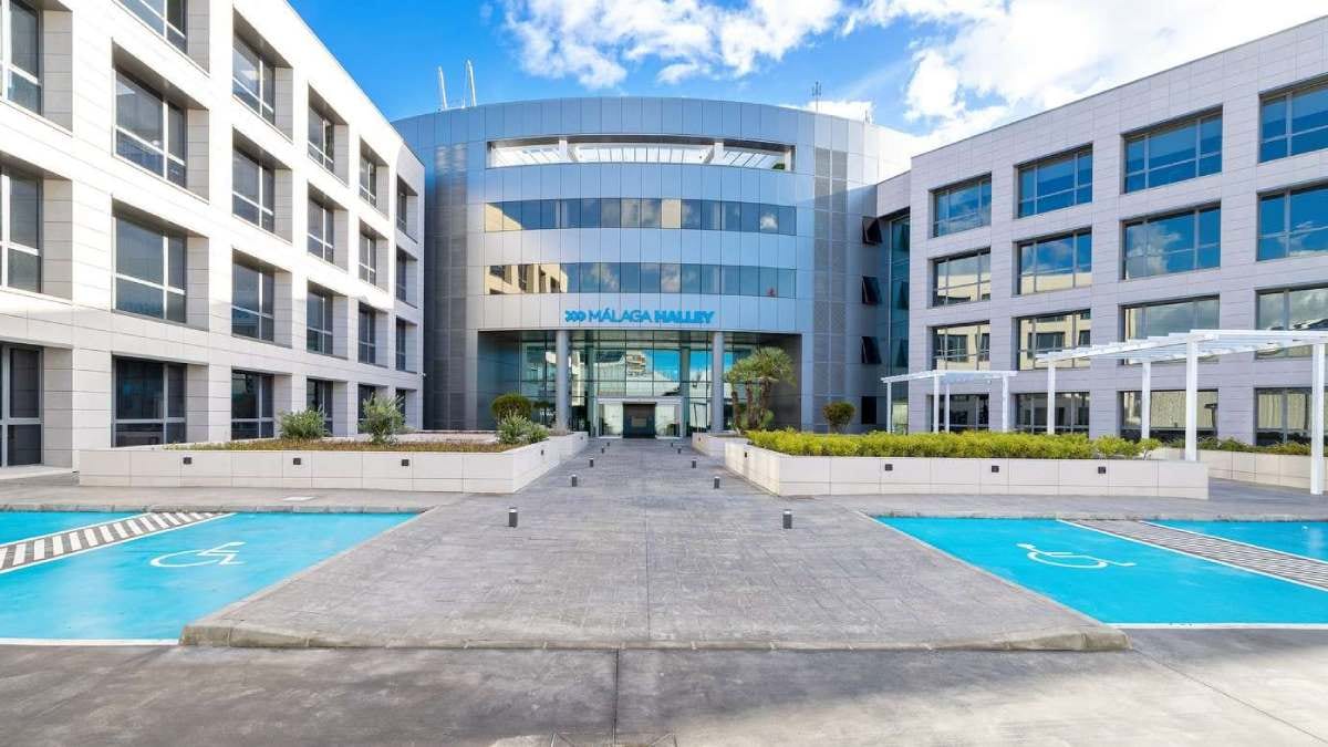 Fotografía que ilustra la noticia: La familia Reyzábal compra a Blackstone un edificio de oficinas de 8.800 m² en Málaga
