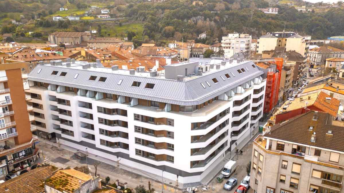 Fotografía que ilustra la noticia: Neinor Homes entrega en plazo Noray, su primera promoción en Cantabria con 106 viviendas en Laredo