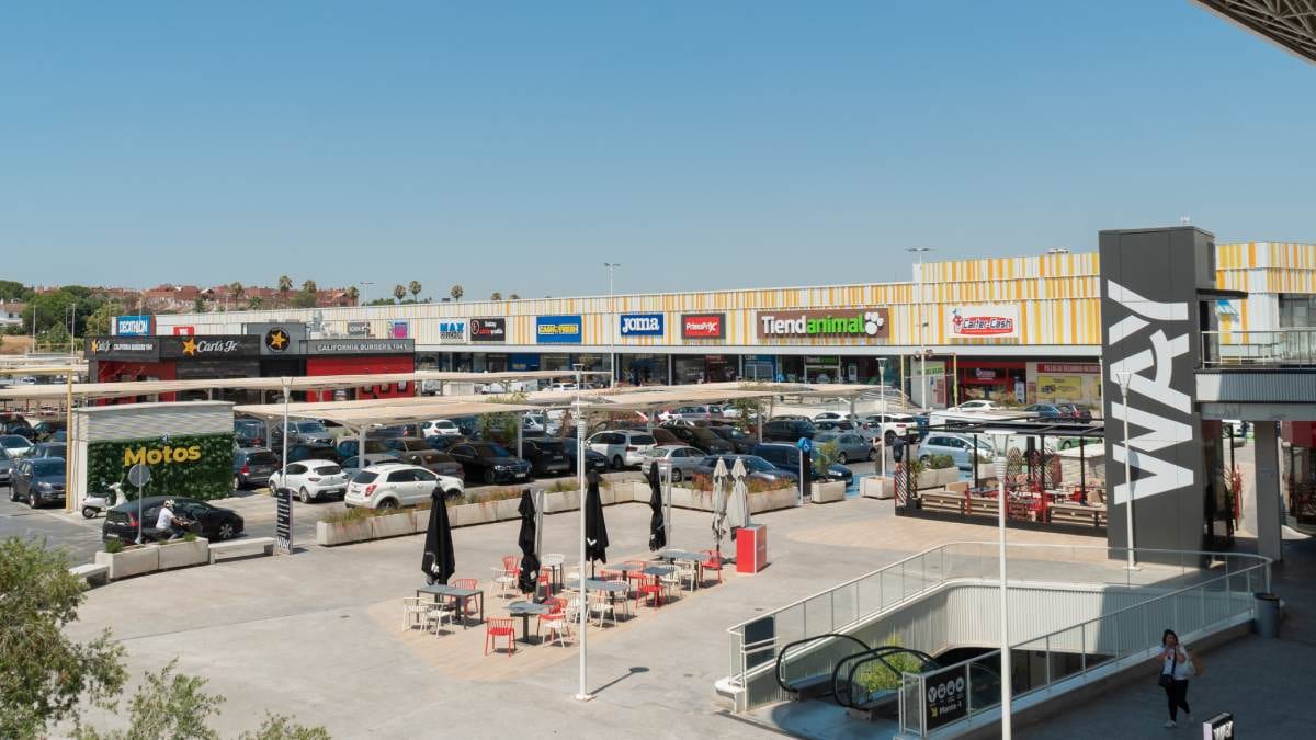 Fotografía que ilustra la noticia: Redevco capta 500 millones para un fondo abierto de parques comerciales en Europa